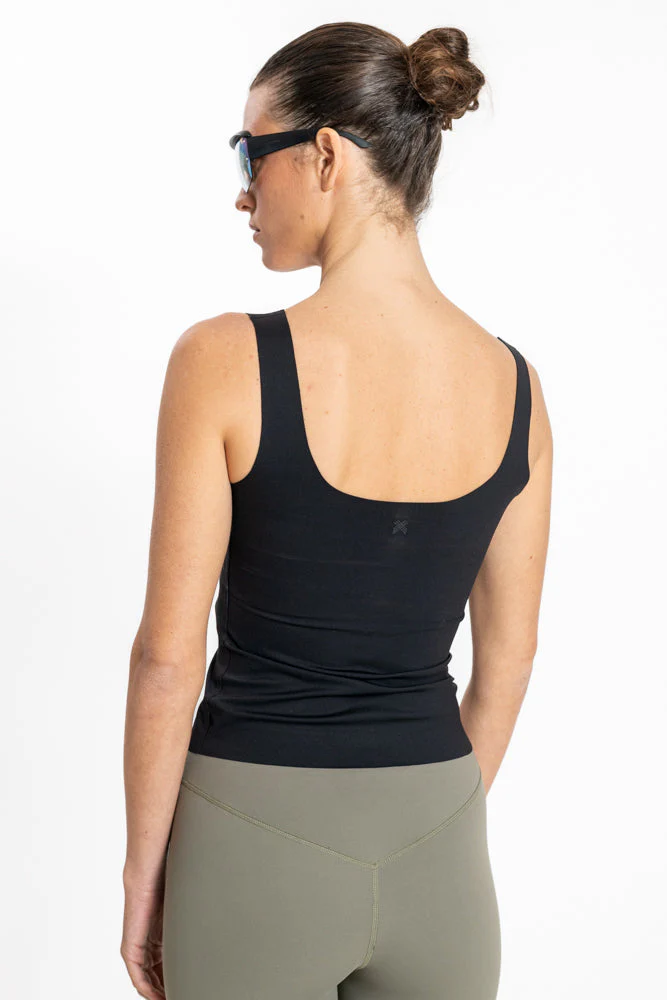 טופ אימון לנשים Molded Top בצבע ישחור - Image 3