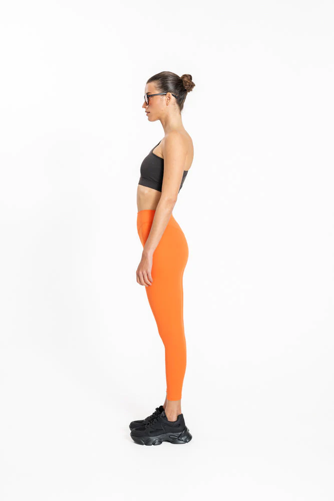 טופ אימון לנשים One Shoulder בצבע שחור - Image 10