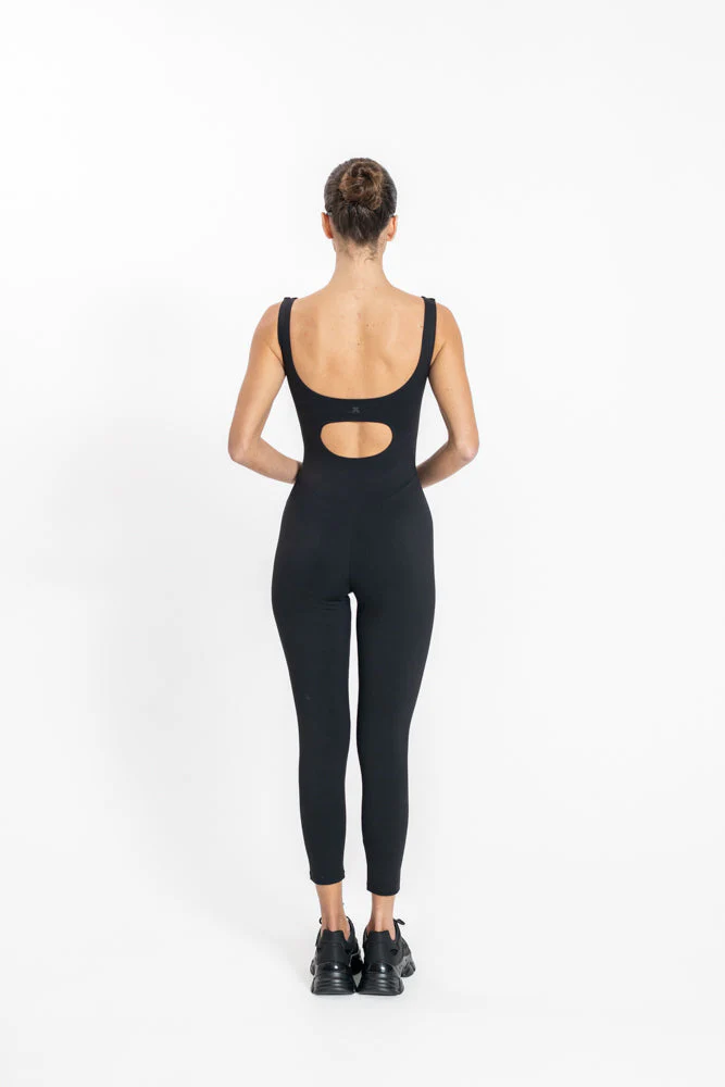 טופ אימון לנשים One Shoulder בצבע שחור - Image 2