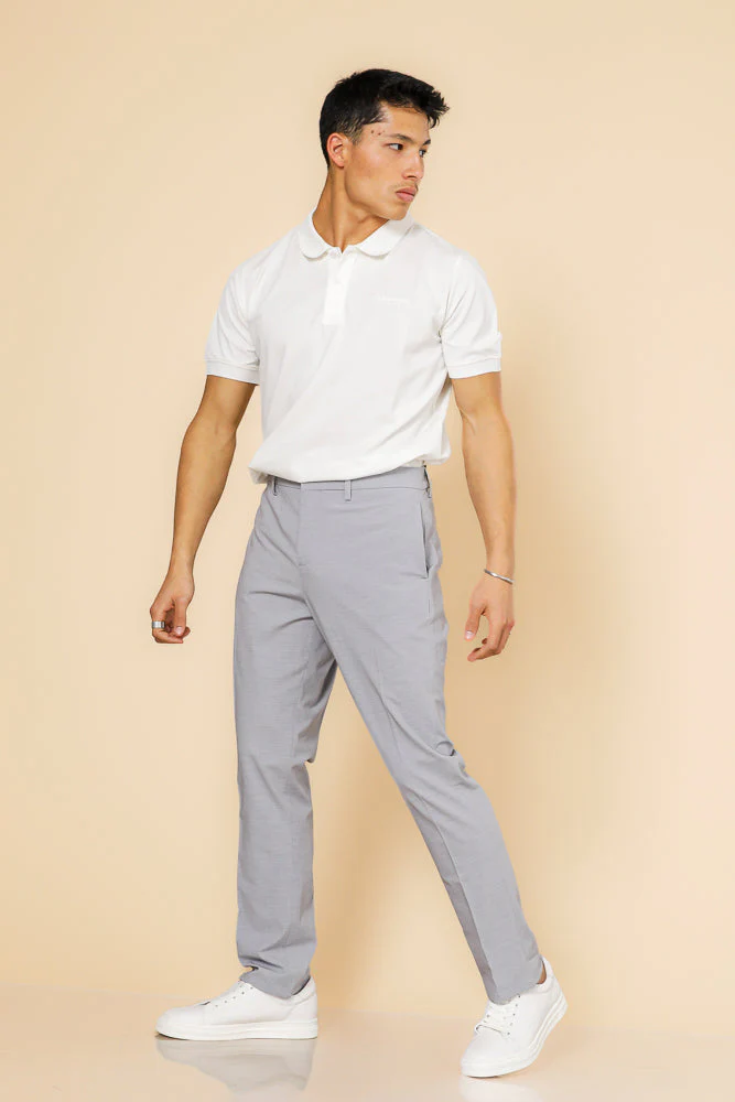 מכנסיים במראה מחויט עם גומי בצבע אפור