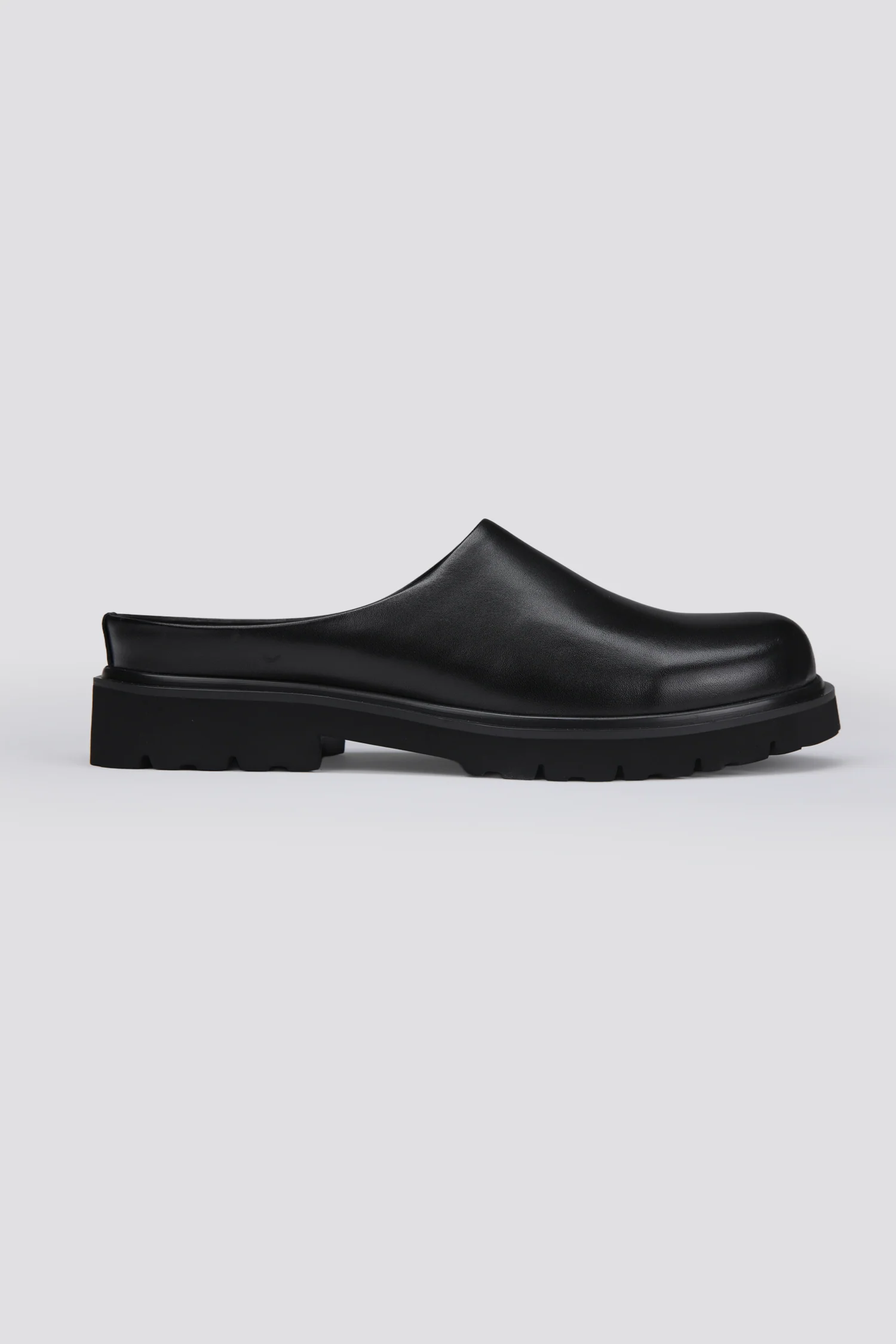 כפכפי עור סגורים בצבע שחור | קנת קול