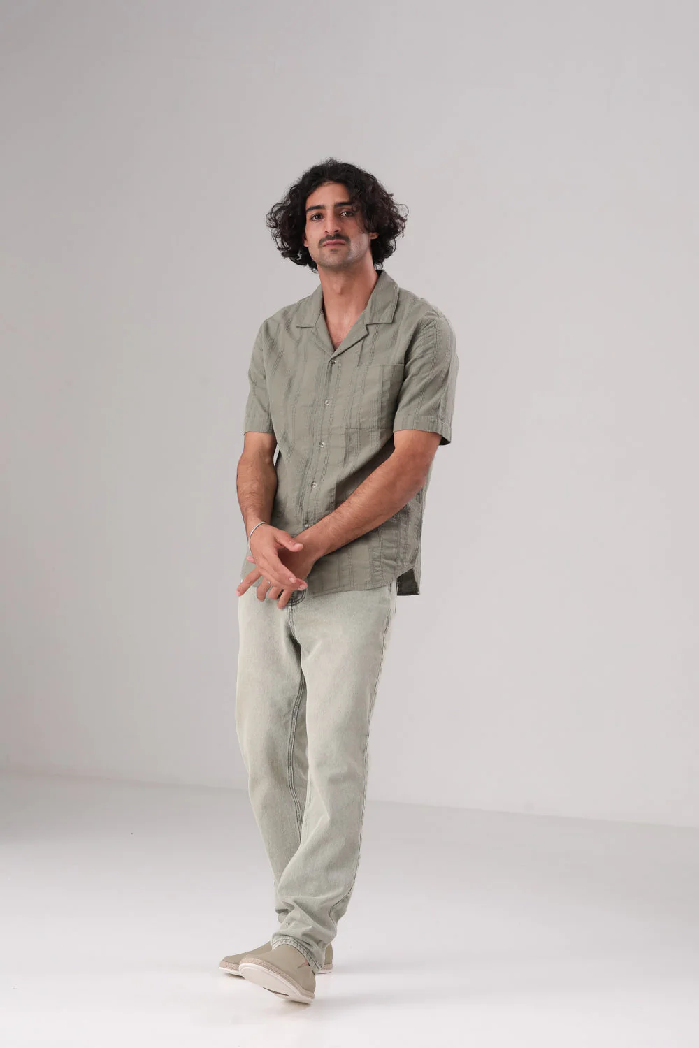 חולצה מכופתרת שרוולים קצרים - Image 8